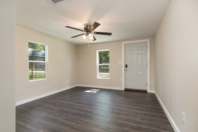 Building Photo - REMODELED 2 Bedroom | 2 Bathroom HOME -- 1...