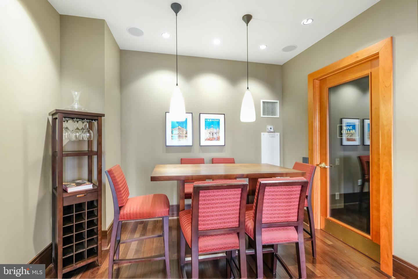 Building Photo - 440 S Broad St