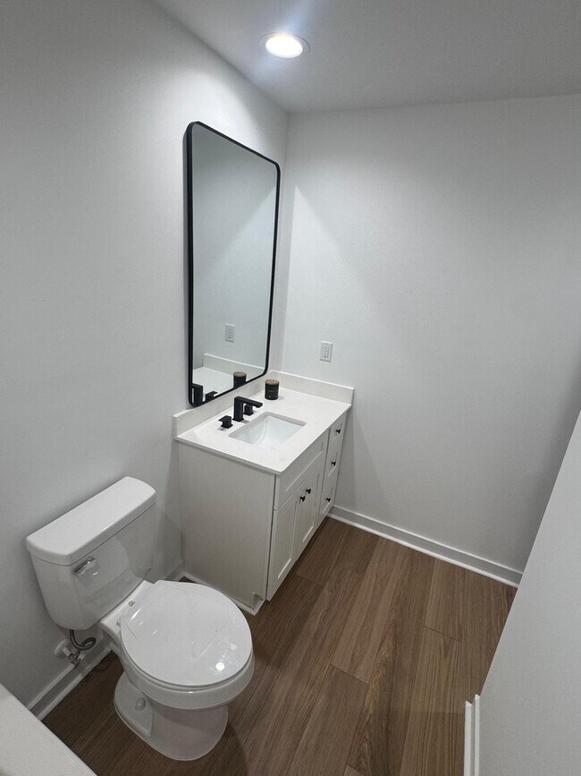 Building Photo - 512 Crump St