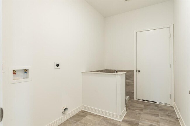 Building Photo - 421 Magnolia Ln