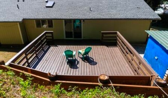 Building Photo - 3 bedroom, 2 bath with double car attached garage, newly remodeled.