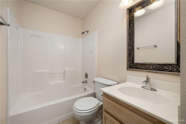 Building Photo - 13 Campanario Cir