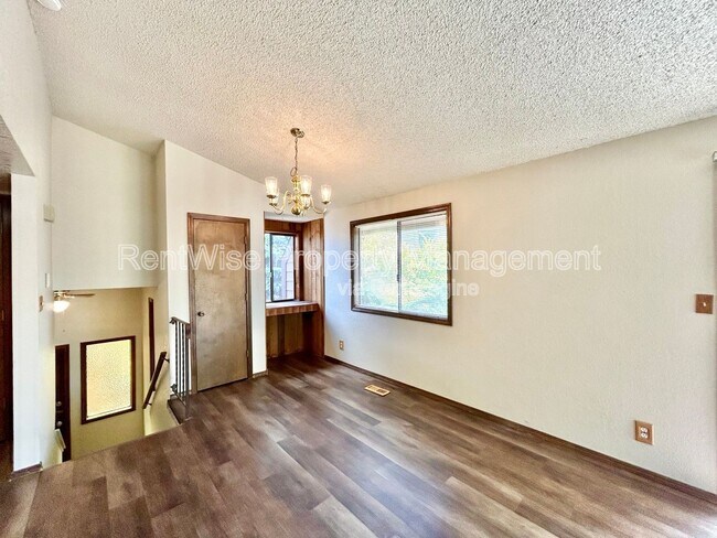 Building Photo - 875 N Gossett Pl