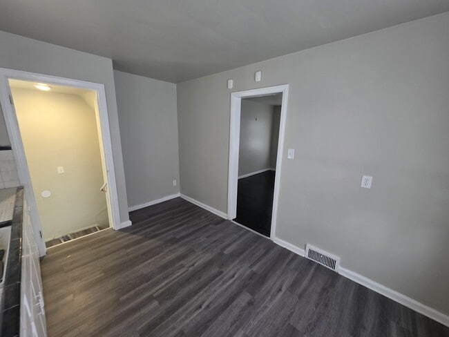 Building Photo - 15825 Fairmount Dr