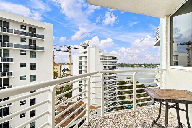 Building Photo - 1551 N Flagler Dr