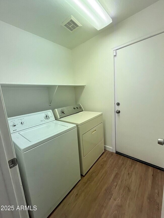 Building Photo - 7504 W Jenan Dr