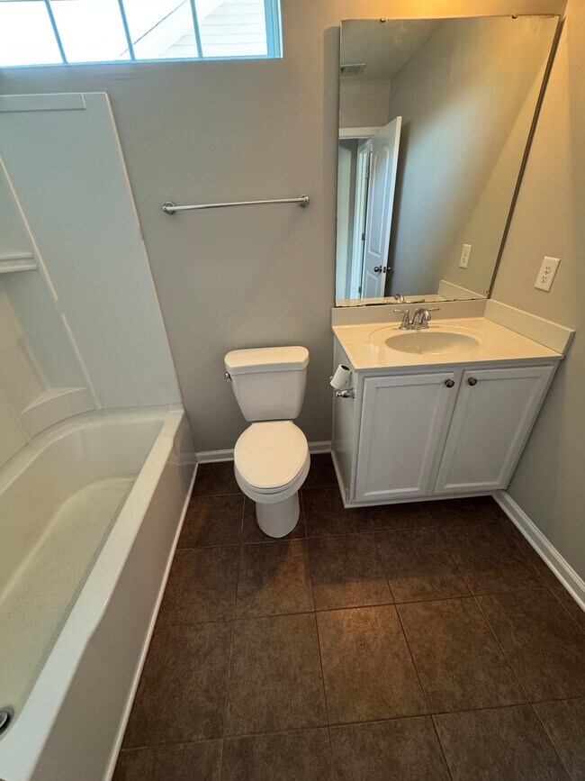 Building Photo - 661 Old Castle Loop