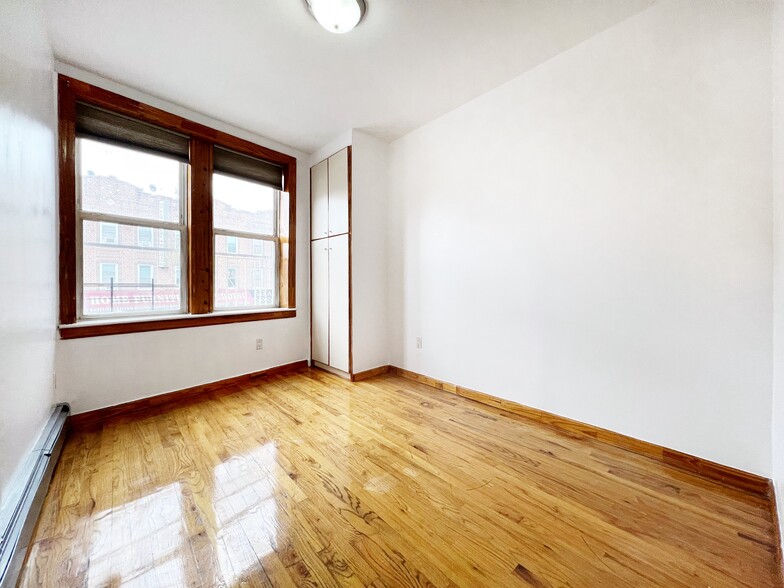 Building Photo - 6742 5th Ave
