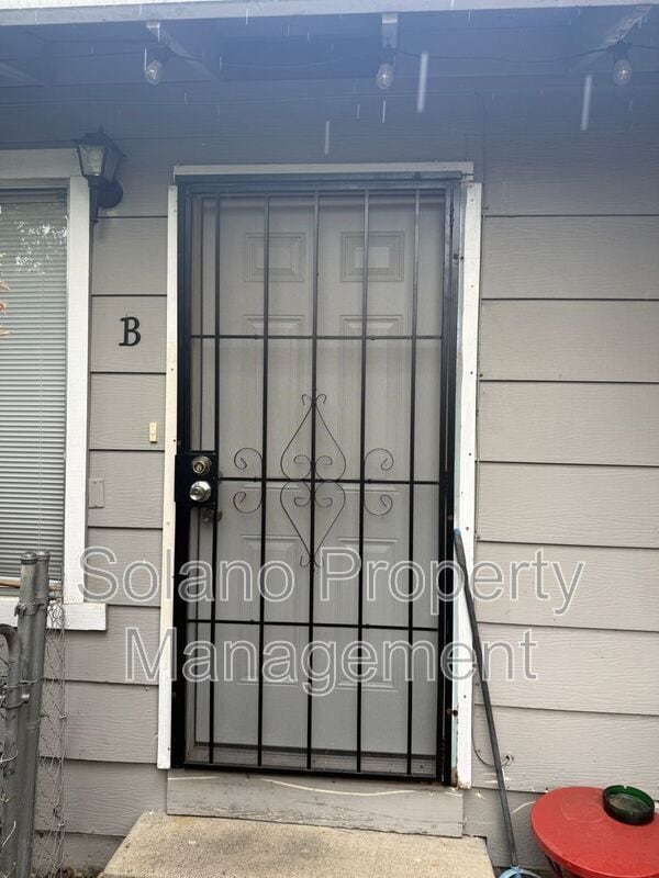 Building Photo - 307 California St