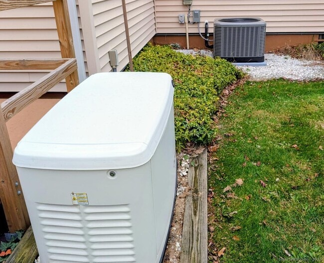 Building Photo - 64 Chatham Ave