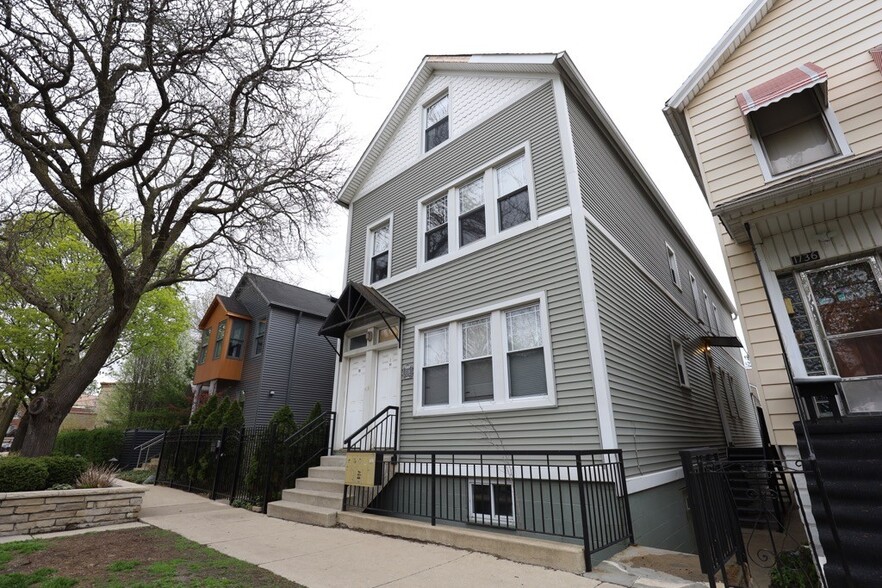 Building Photo - 1730 W Altgeld St