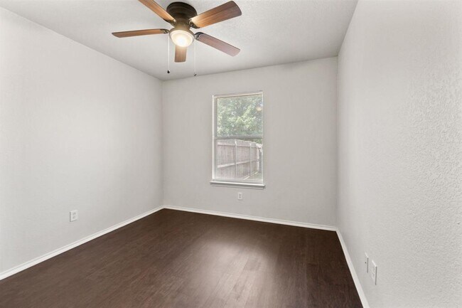 Building Photo - 160 Prairie Springs Loop