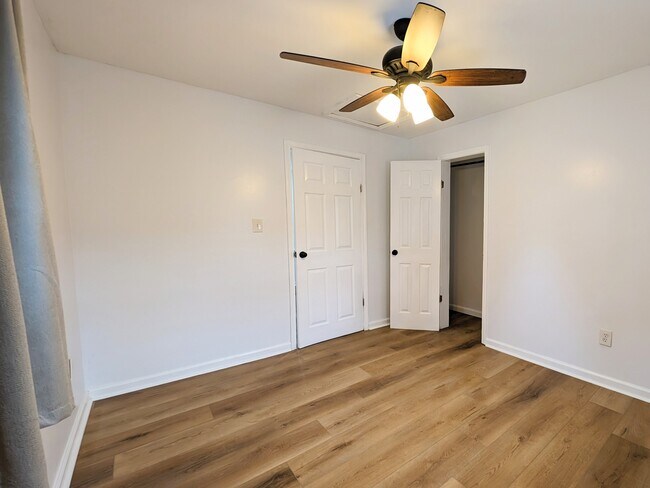 Building Photo - 520 48th St S