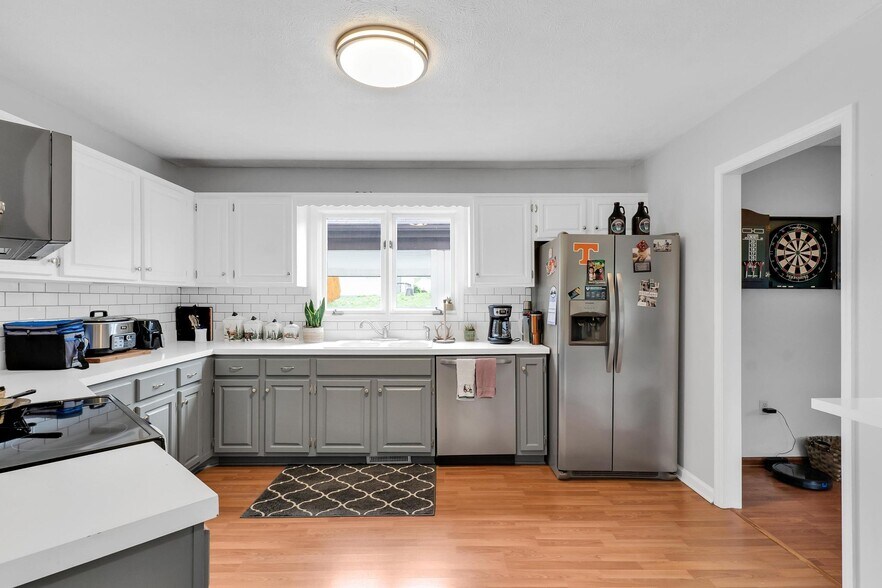 Building Photo - 1060 Pebble Dr