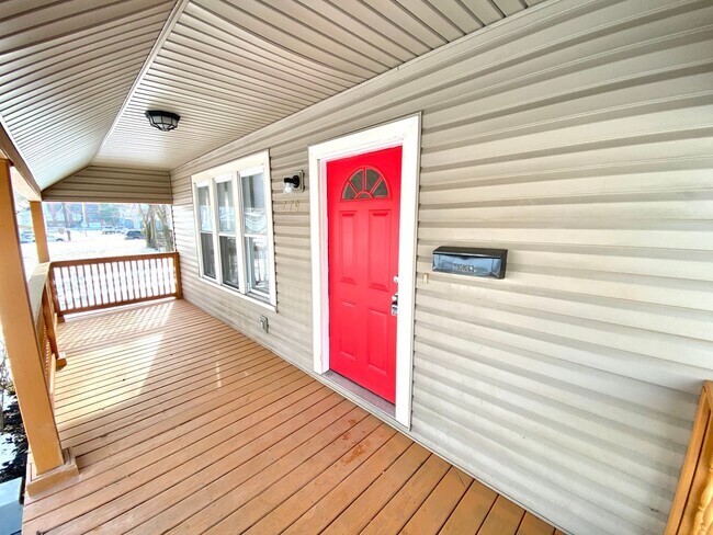 Building Photo - Newly Rehabbed Single Family in Dayton!: N...