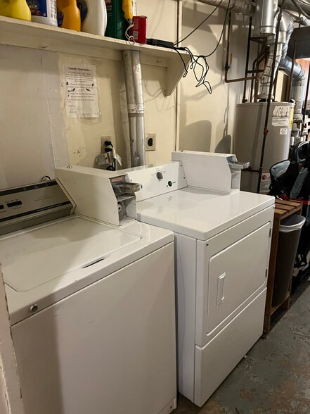 Building Photo - 1327 3rd Ave SW