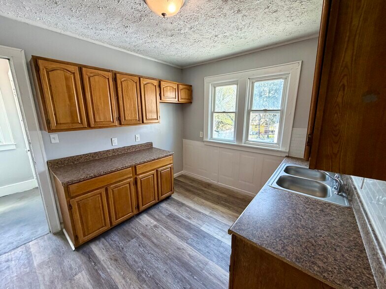 Kitchen - 142-144 Ohio St