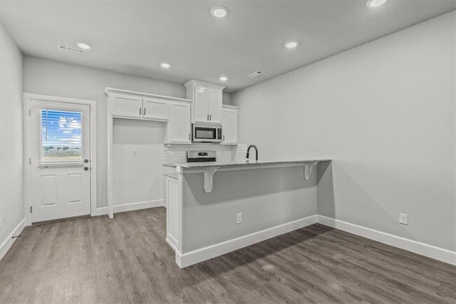 Building Photo - 1050 Sunshine Ct