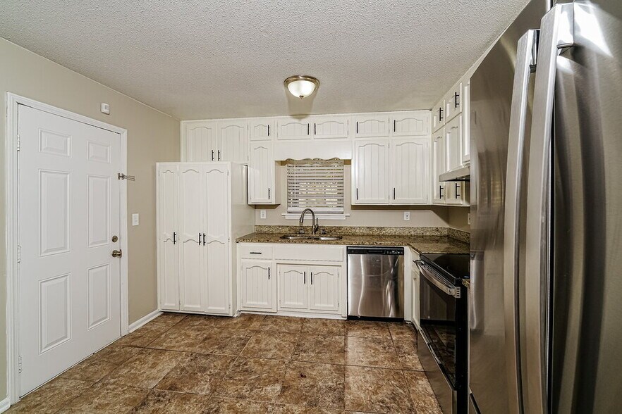 Building Photo - 1416 Maralyn Dr