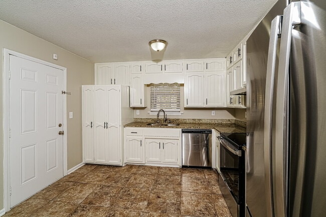 Building Photo - 1416 Maralyn Dr