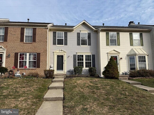 Building Photo - 3 Coachlight Dr