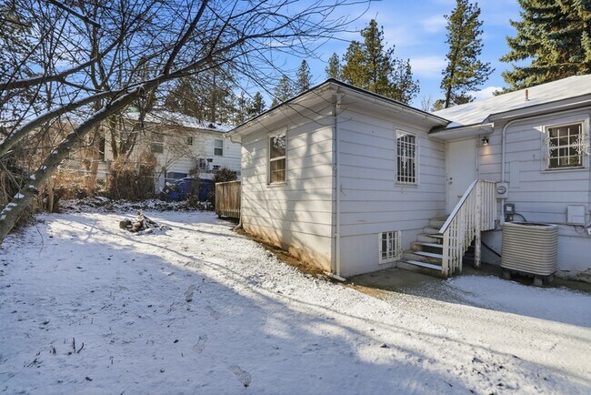 Building Photo - 1503 South Southeast Boulevard