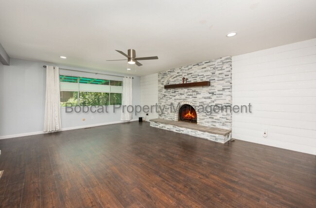 Building Photo - Remodeled 3 bed, 3 bath Home | Includes RV...