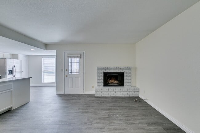 Building Photo - 2 bedroom & 2 bath unit first floor