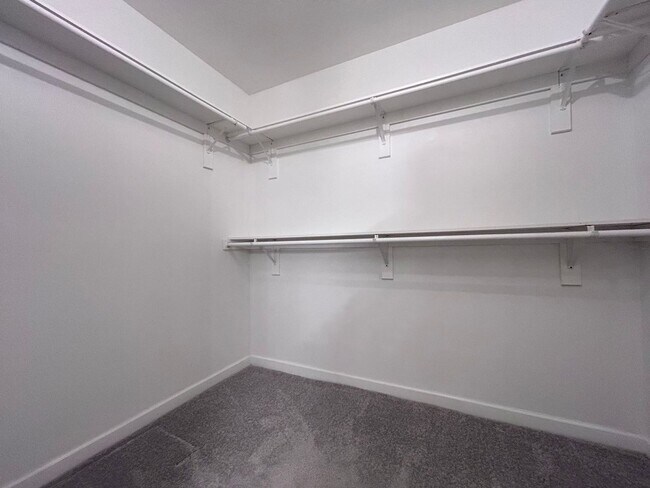 Building Photo - Gated community on the bay side of Shore Dr! "ASK ABOUT OUR ZERO DEPOSIT"