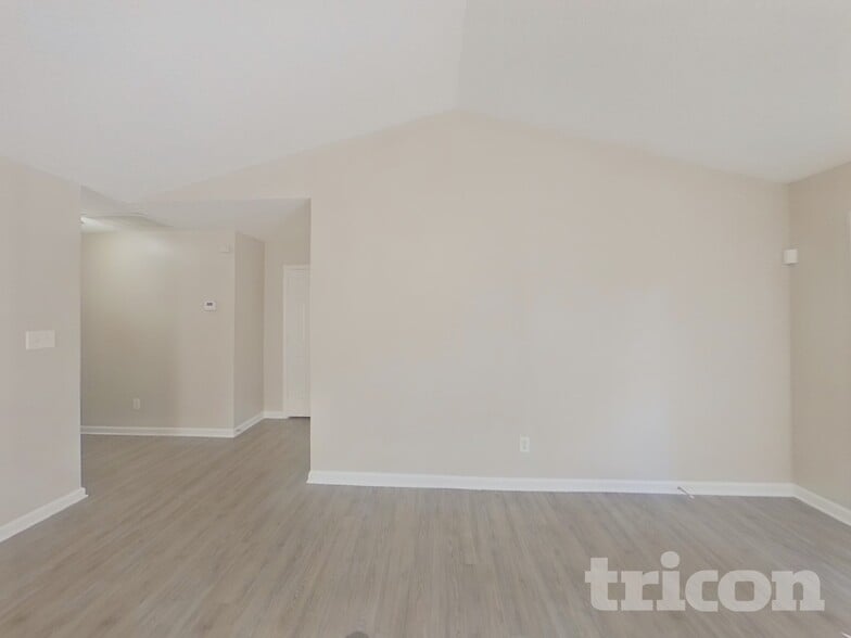 Building Photo - 2024 Meadow Glen Cir