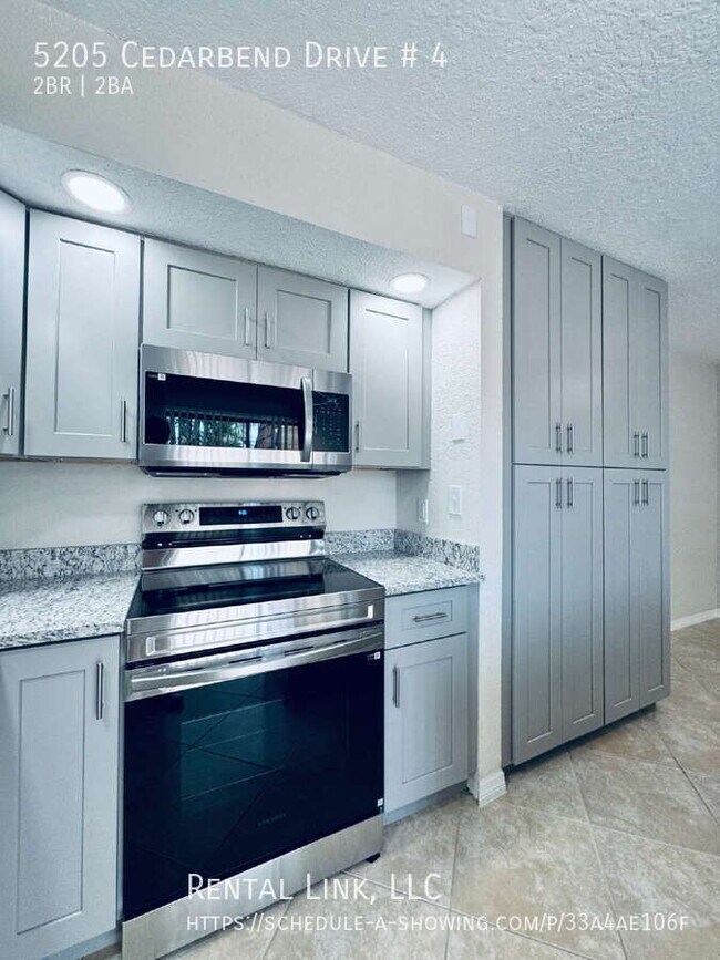 Building Photo - 5205 Cedarbend Dr