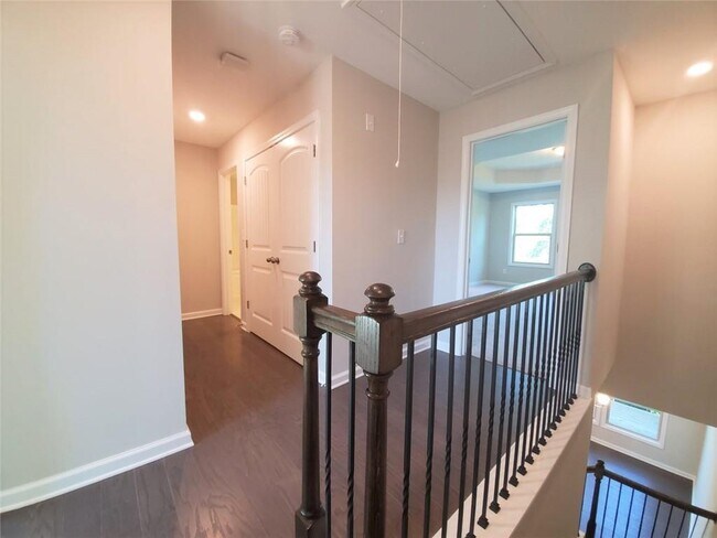 Building Photo - 881 Sunset Park Dr