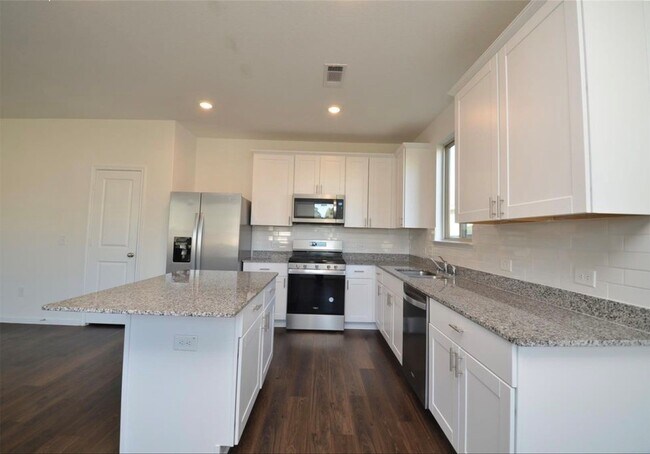 Building Photo - 16439 Big Hickory Dr