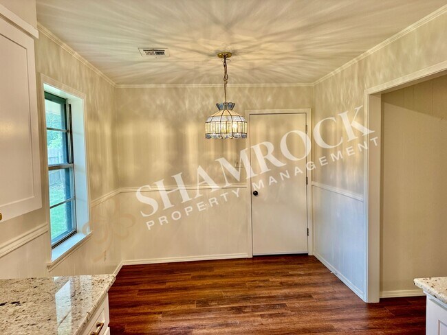 Building Photo - 5740 Lakemont Dr