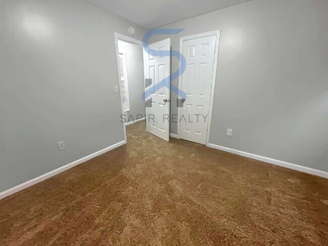Building Photo - Move in before October 15th and get $100 O...