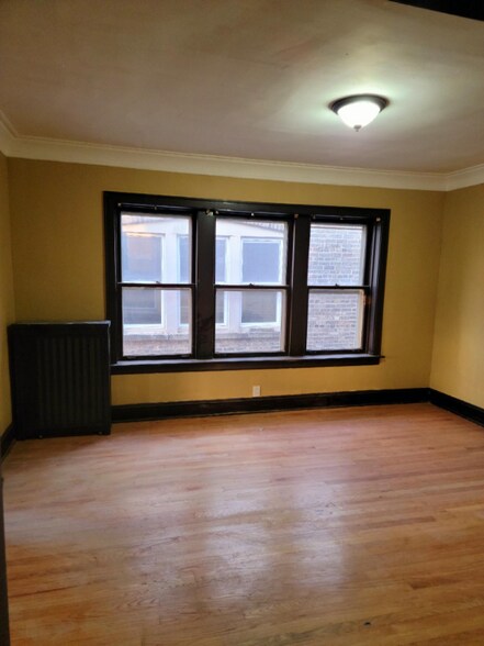 Building Photo - 10919 S Vernon Ave