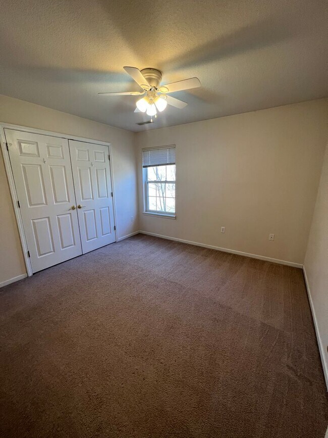 Building Photo - 4913-4915-4915 Kirk Hill Rd