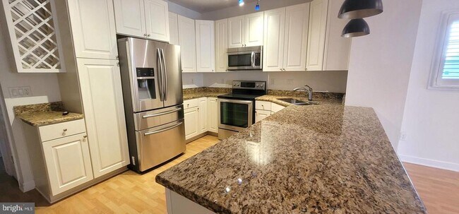 Building Photo - 34363 Summerlyn Dr