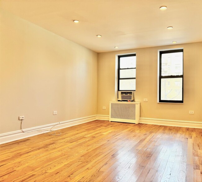 Building Photo - 109-20 Queens Blvd