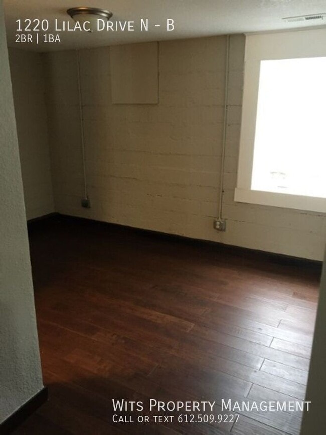 Building Photo - 1220 Lilac Dr N