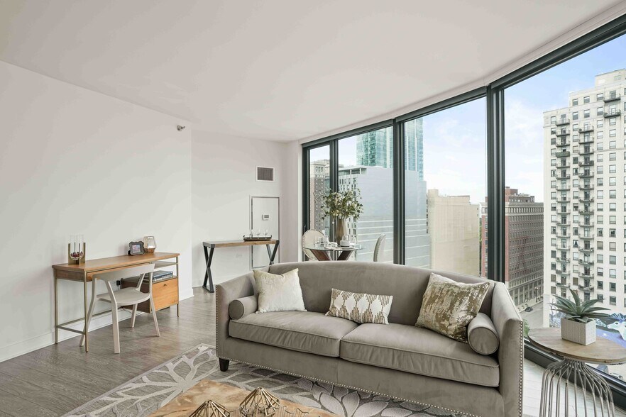 Building Photo - 998 S State St