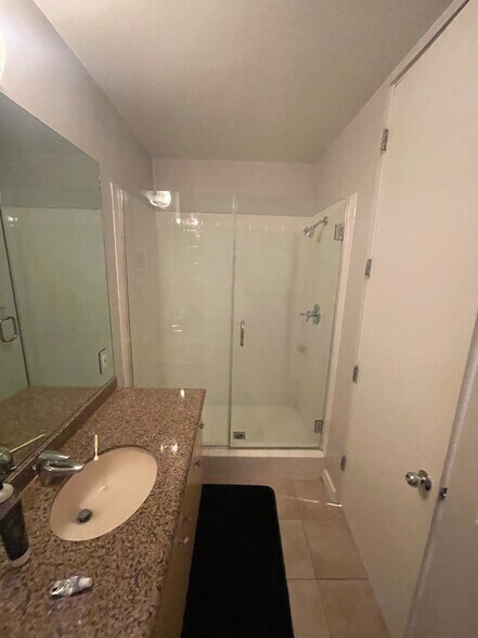 Building Photo - 330 S Barrington Ave