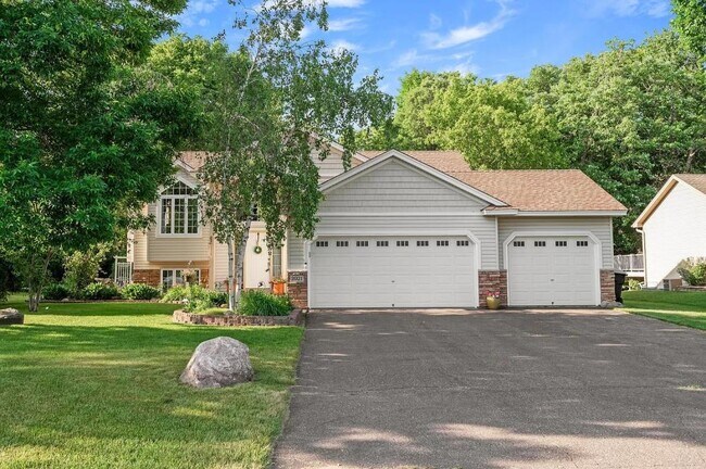 Building Photo - 2921 235th Ave NW