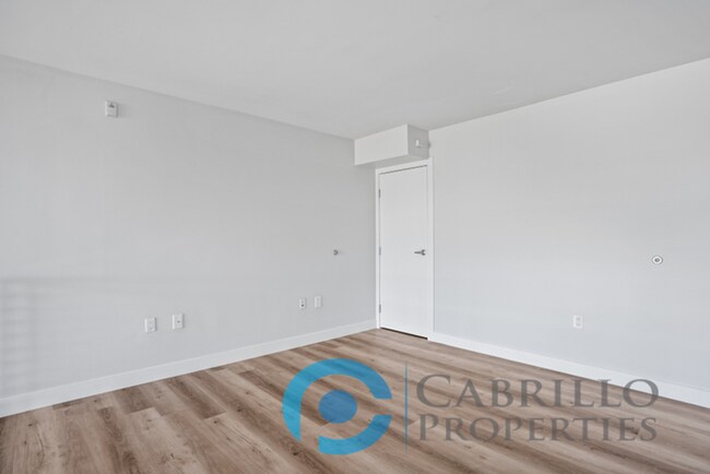 Building Photo - 889 Date St