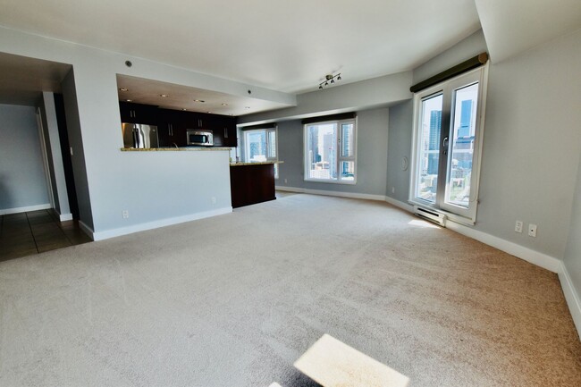 Building Photo - Stunning Belltown Penthouse w/ Ocean Views