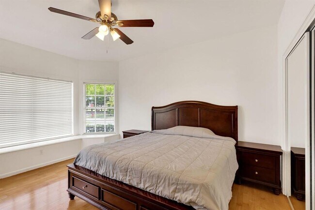 Building Photo - 7334 Pine Creek Way