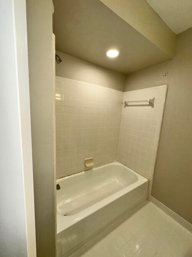 Building Photo - 43785 Stoney Ln