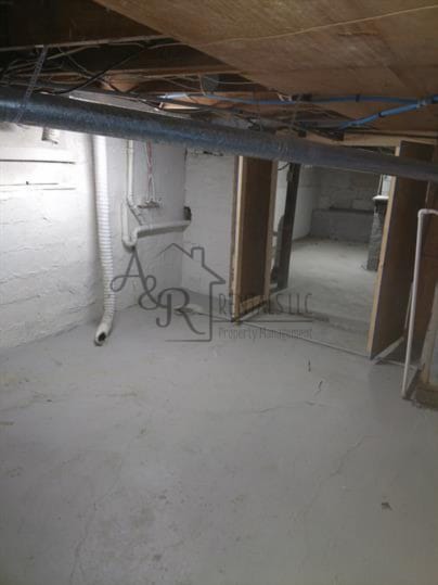 Building Photo - 904 S Locust St