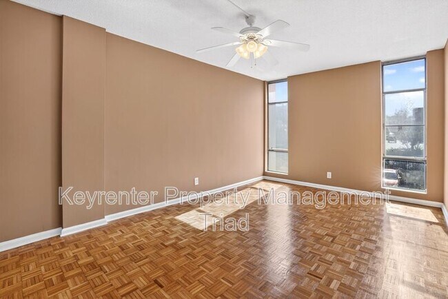 Building Photo - 1101 N Elm St