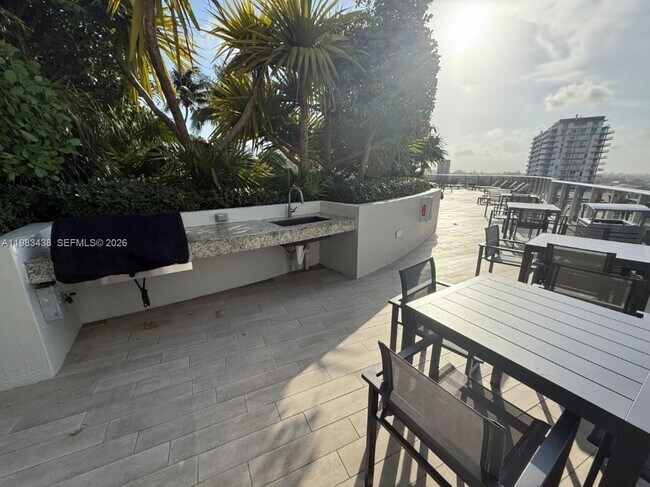 Building Photo - 488 NE 18th St